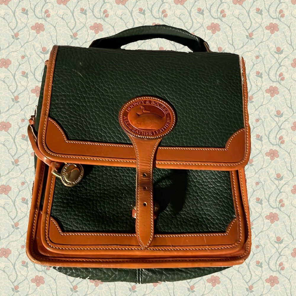 Vintage Dooney & Bourke all weather leather forest green bag!
